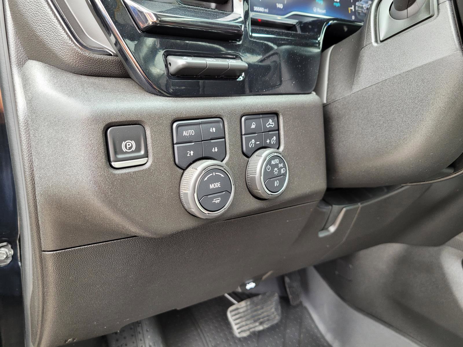 Used 2025 Chevrolet Silverado 2500 ZR2 w/ Technology Package AWD/4WD image 23