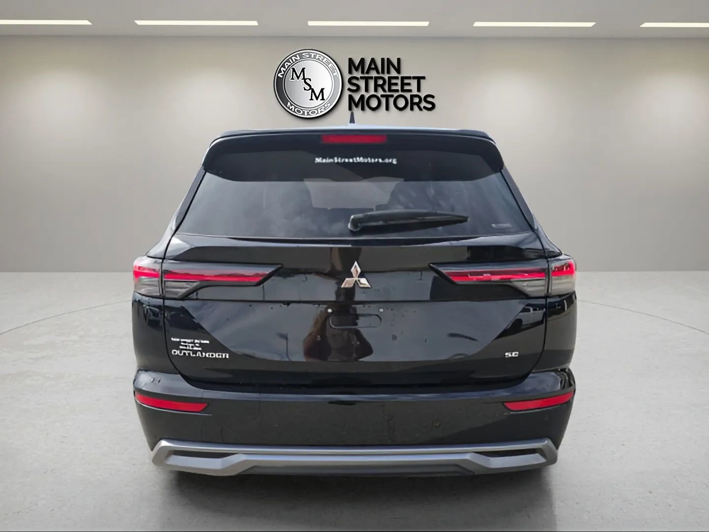 Used 2025 Mitsubishi Outlander SE image 4