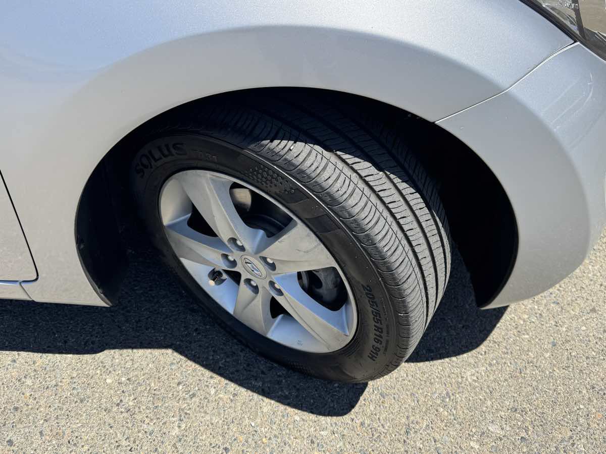 Used 2013 Hyundai Elantra GLS w/ Preferred Pkg FWD image 36