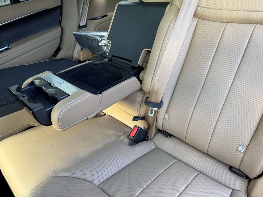 New 2025 Land Rover Range Rover Long Wheelbase SE image 13