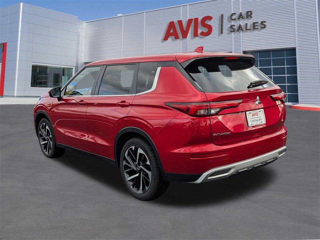 Used 2024 Mitsubishi Outlander SE image 3