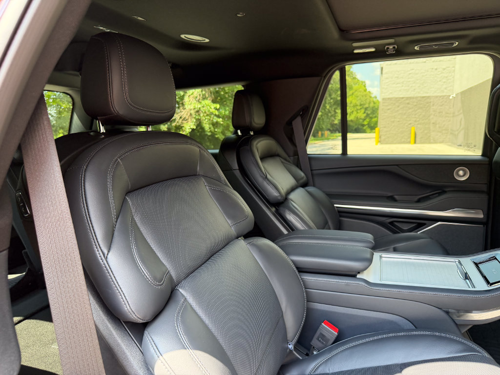 New 2027 Lincoln Navigator Reserve w/ Jet Appearance Package AWD/4WD image 29