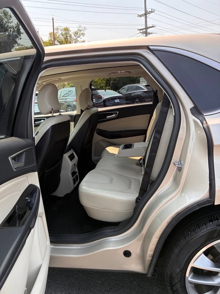 Used 2018 Ford Edge Titanium w/ Equipment Group 302A FWD image 26