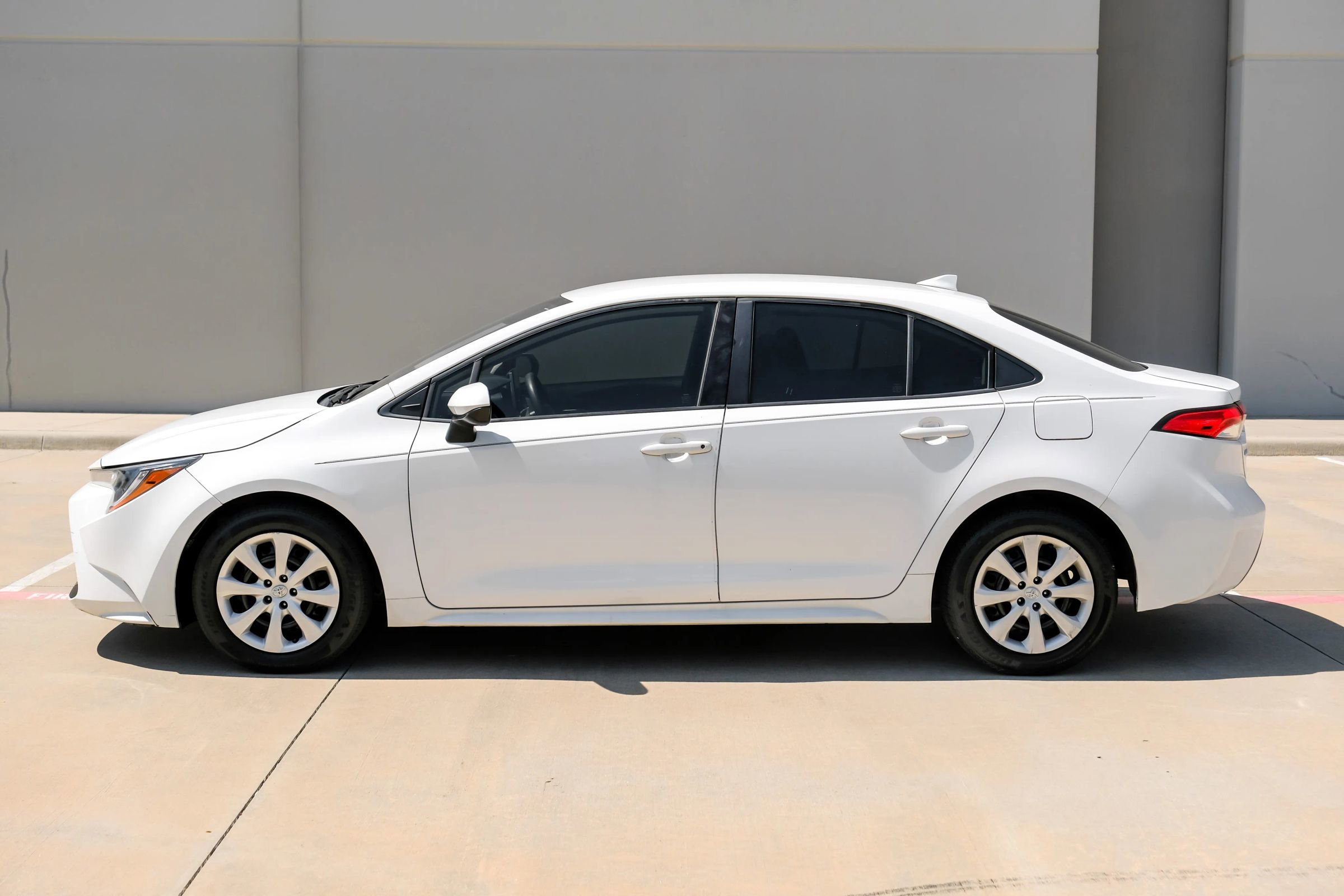 Used 2021 Toyota Corolla LE image 8