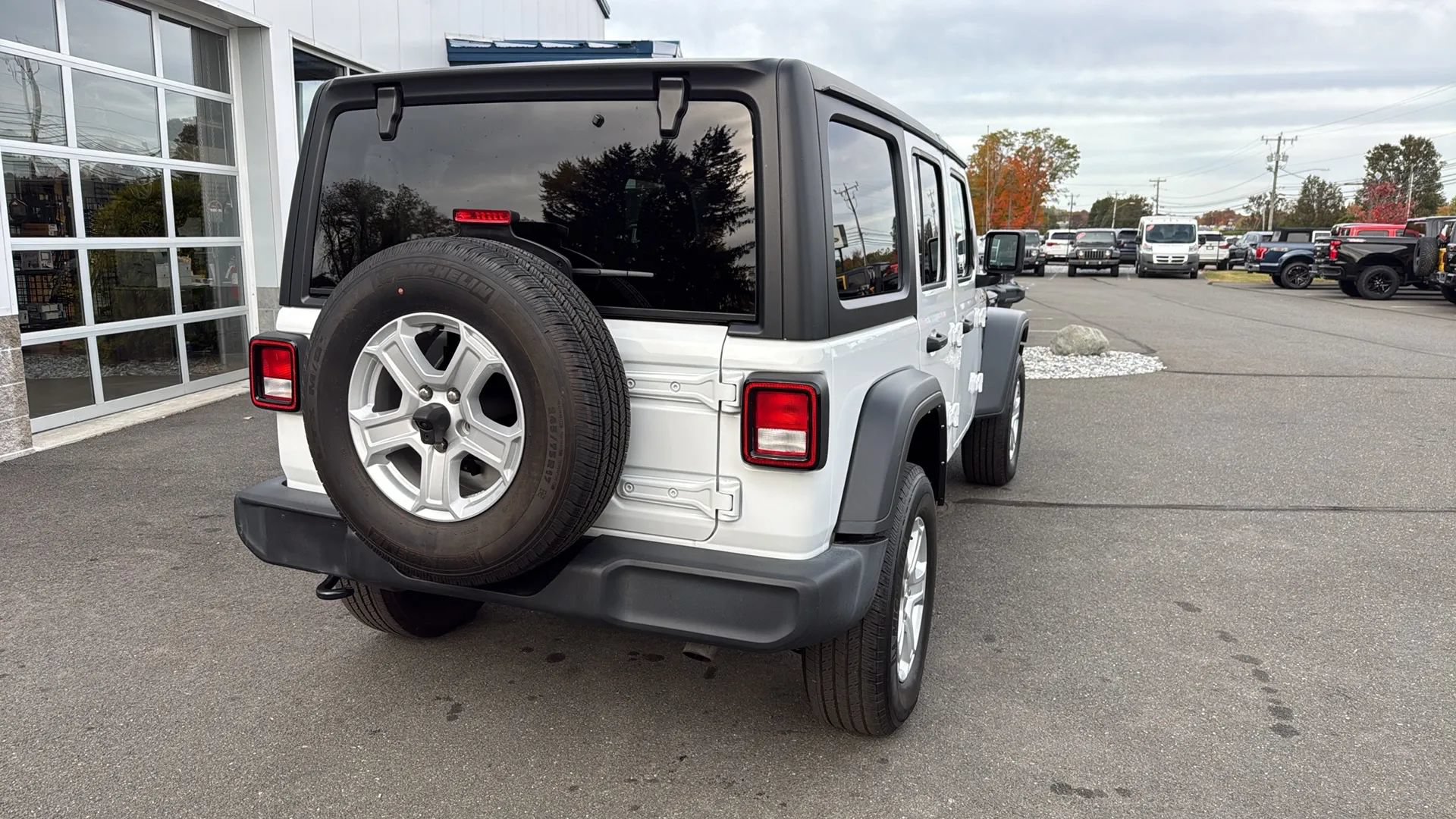 Used 2022 Jeep Wrangler Unlimited Sport AWD/4WD image 29