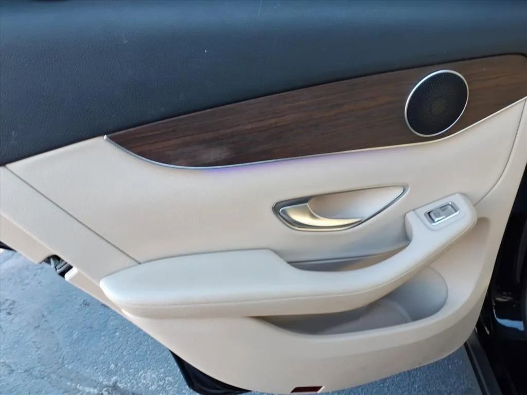 Used 2022 Mercedes-Benz GLC 300 4MATIC image 21