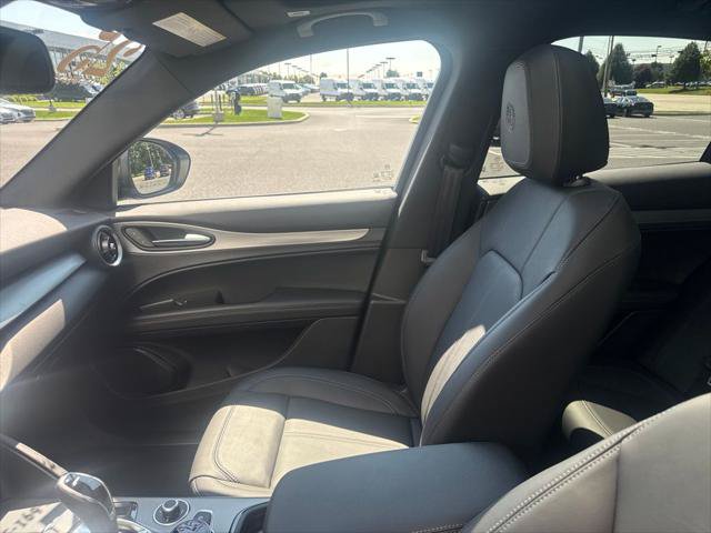 Used 2025 Alfa Romeo Stelvio Sprint AWD/4WD image 50