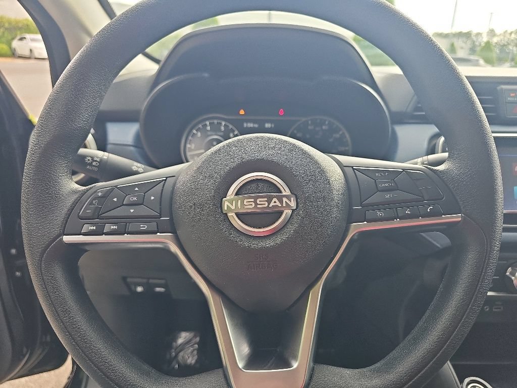 Used 2025 Nissan Versa SV FWD image 17