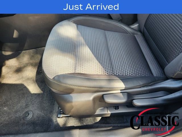 Used 2024 Chevrolet Trax LT w/ Sunroof Package image 34