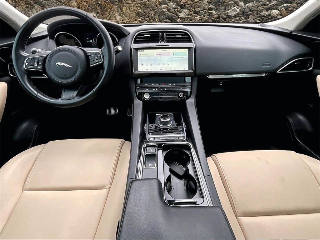 Used 2019 Jaguar F-PACE Premium image 13