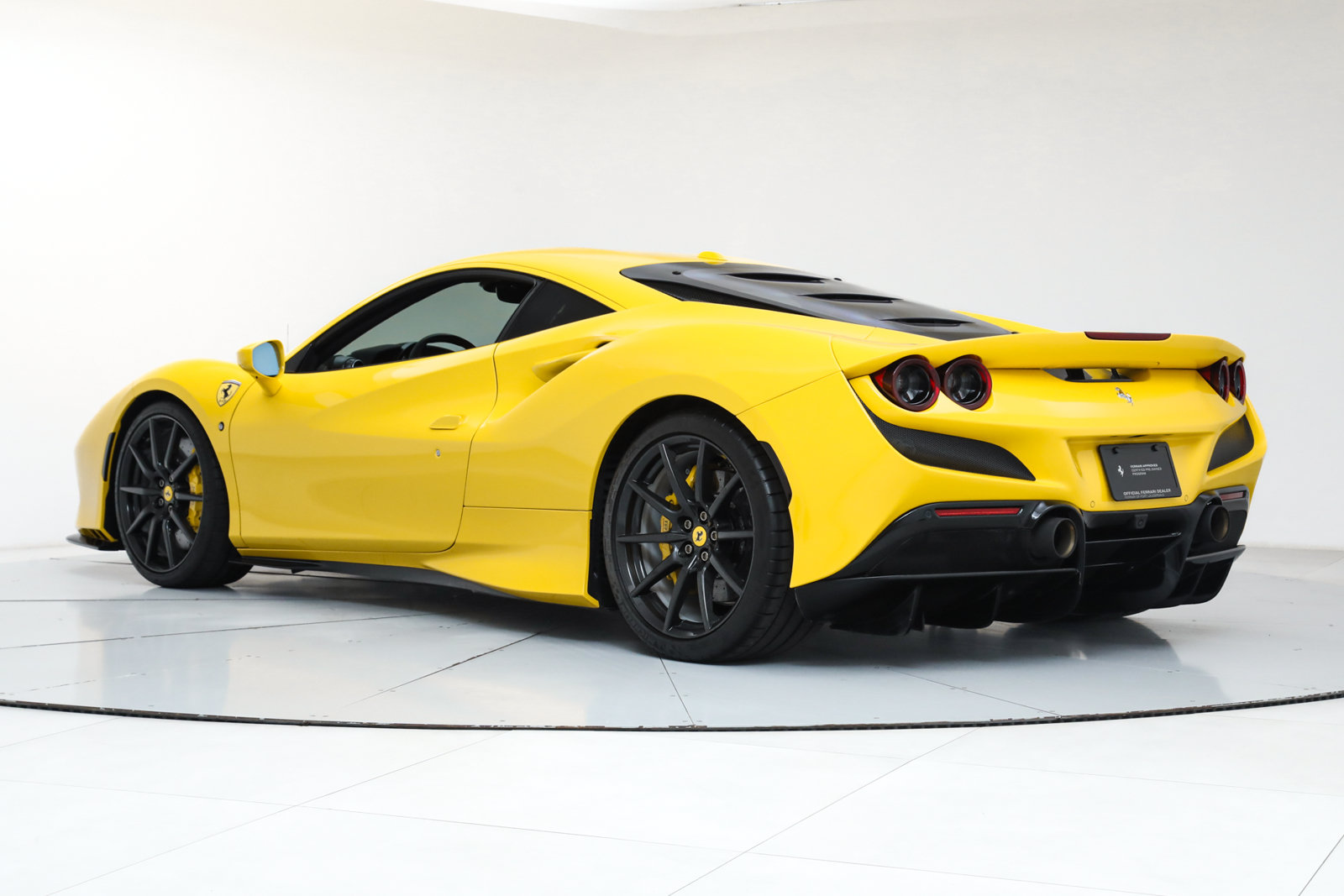 Certified 2022 Ferrari F8 Tributo RWD image 7
