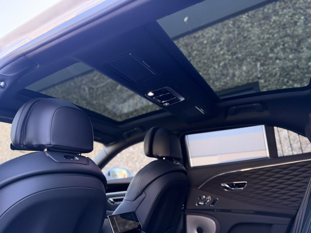 Used 2023 Bentley Flying Spur W12 AWD/4WD image 44
