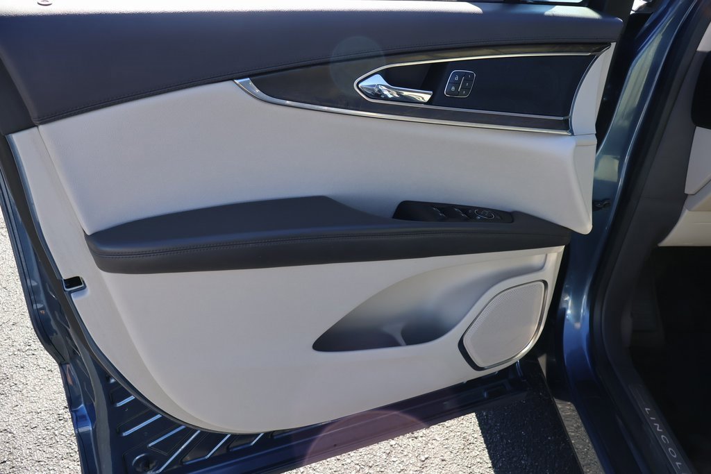 Used 2018 Lincoln MKX Reserve w/ Lincoln MKX Climate Package image 11