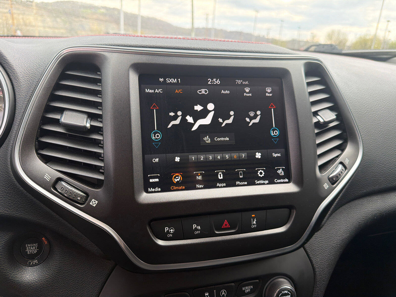 Used 2020 Jeep Cherokee Trailhawk image 15