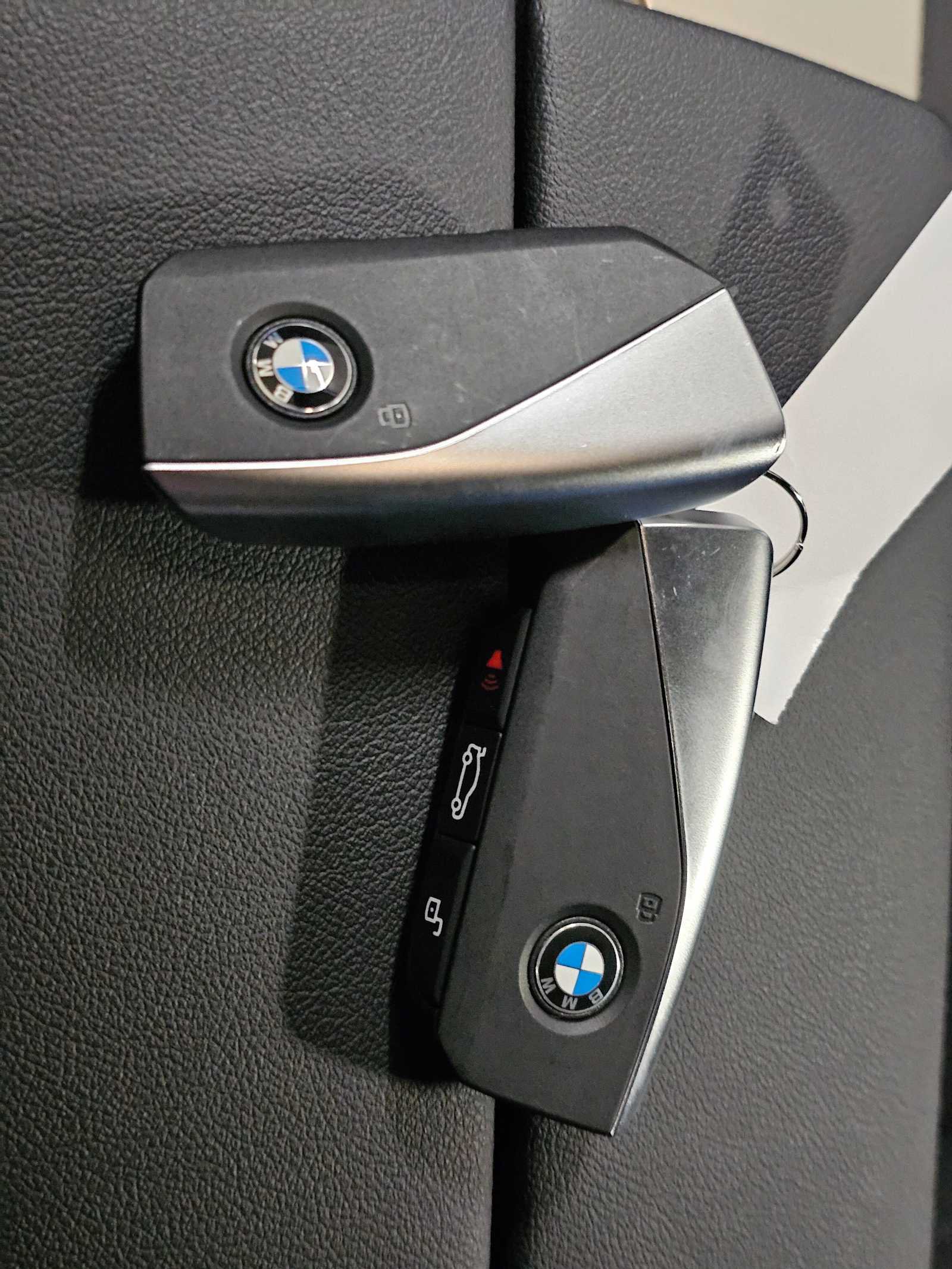 Used 2024 BMW iX xDrive50 w/ Premium Package AWD/4WD image 34