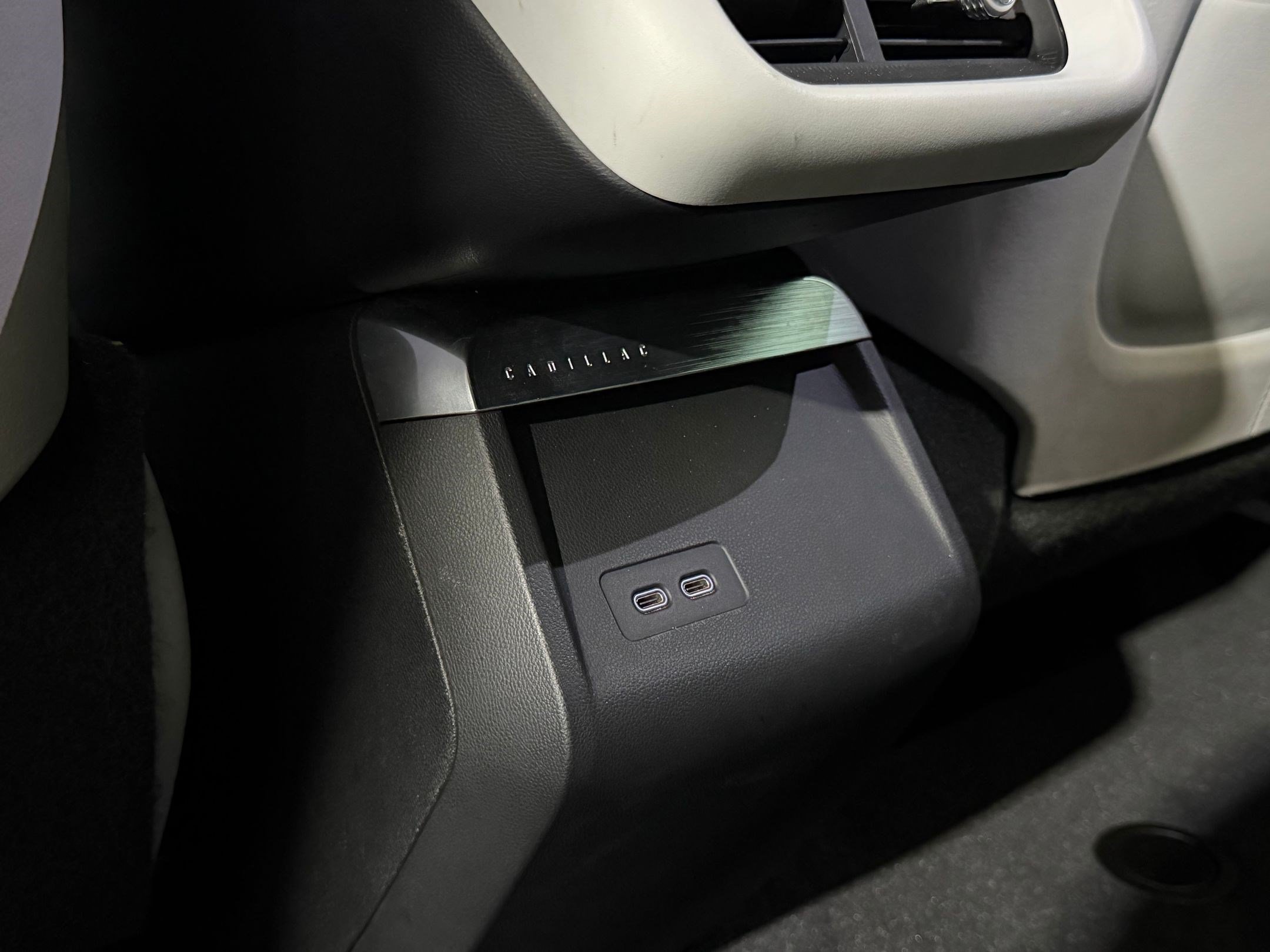 Certified 2024 Cadillac Lyriq Luxury AWD/4WD image 41