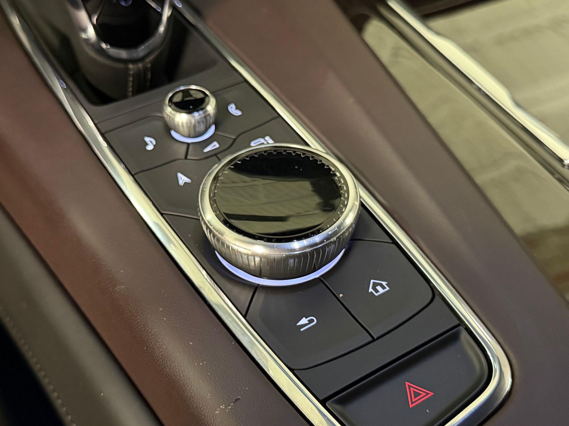 Used 2023 Cadillac Escalade Sport Platinum w/ LPO, ONYX Package AWD/4WD image 39