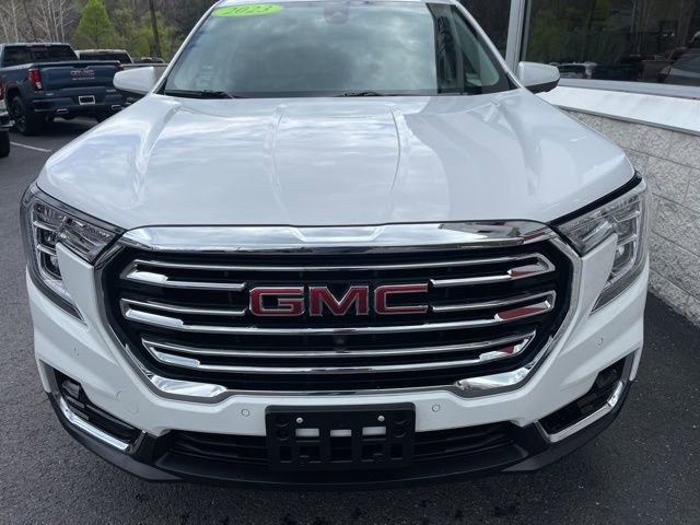 Used 2023 GMC Terrain SLT w/ Tech Package image 3