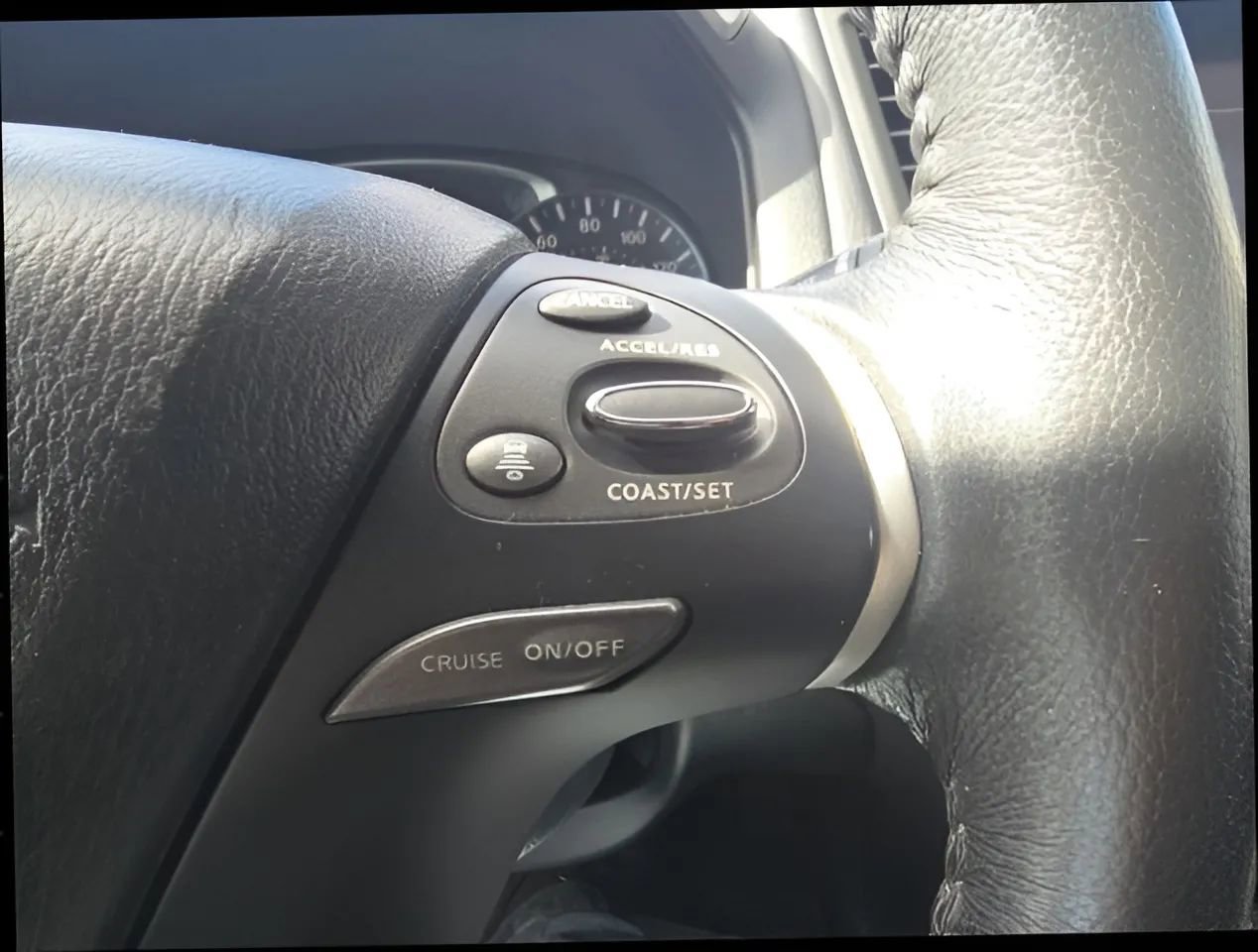 Used 2019 Nissan Pathfinder SV image 25