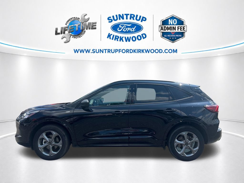 Used 2024 Ford Escape ST-Line w/ Tech Pack #1 AWD/4WD image 2