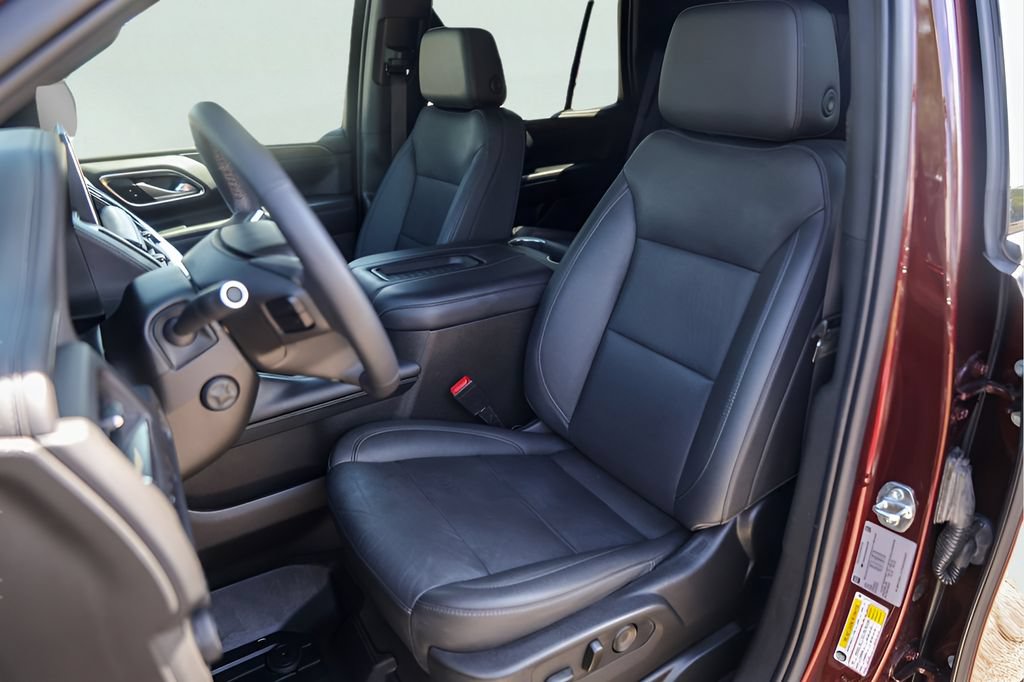 Used 2022 Chevrolet Tahoe Z71 w/ Luxury Package AWD/4WD image 9