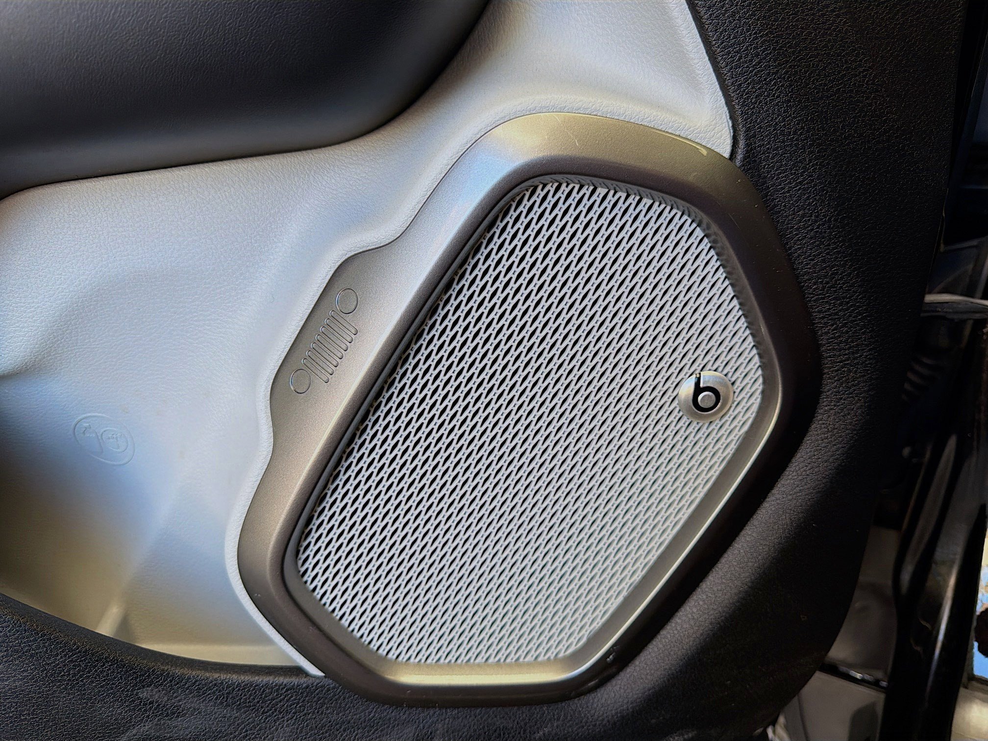 Used 2019 Jeep Renegade Limited w/ UConnect 8.4 Nav Group image 13