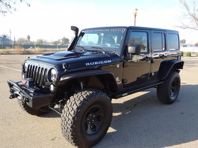 Used 2015 Jeep Wrangler Unlimited Rubicon w/ Connectivity Group AWD/4WD image 9