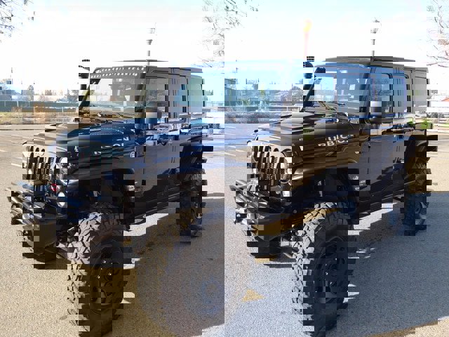 Used 2015 Jeep Wrangler Unlimited Rubicon w/ Connectivity Group image 9