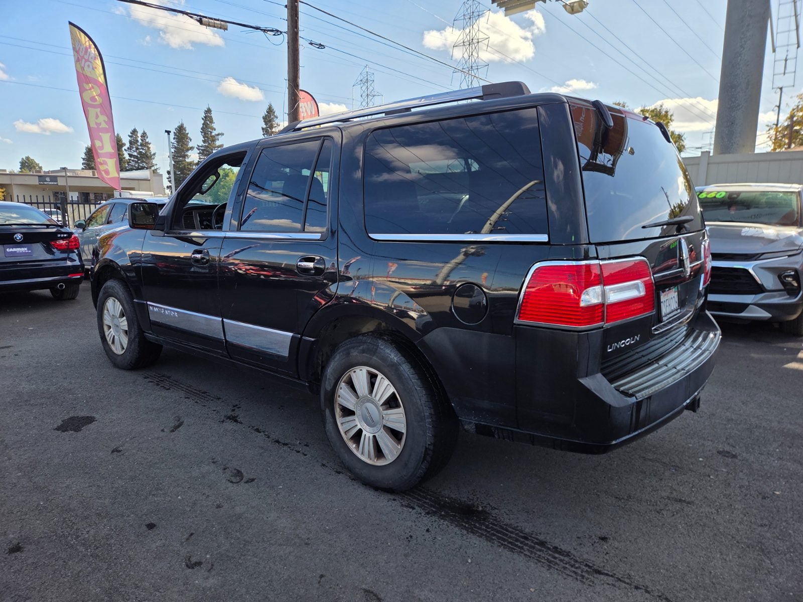 Used 2014 Lincoln Navigator 4WD image 2
