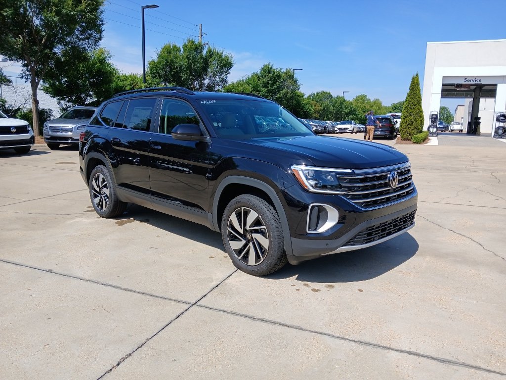 New 2026 Volkswagen Atlas SE FWD image 1