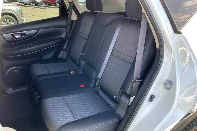 Used 2017 Nissan Rogue SV AWD/4WD image 25