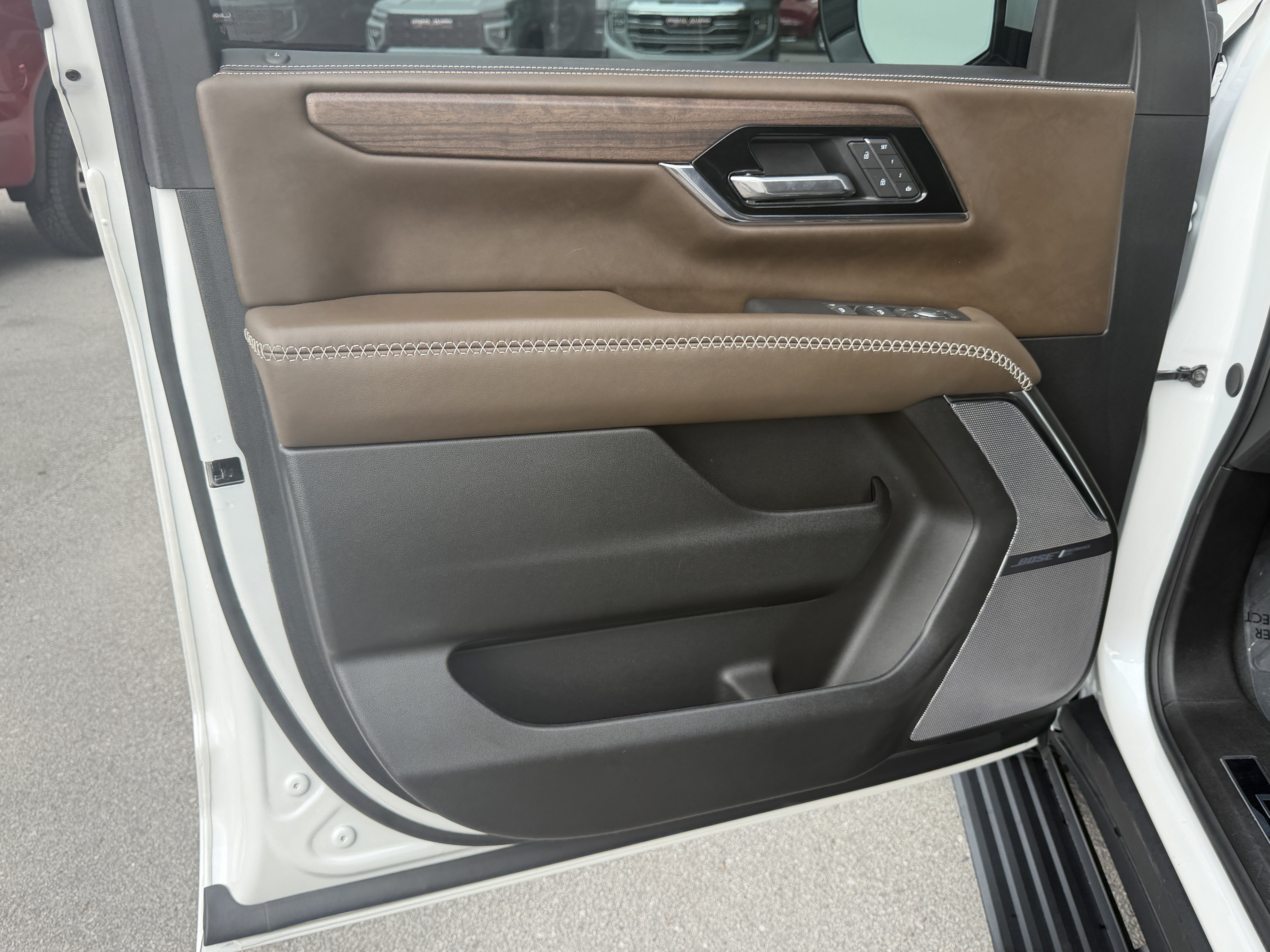 Used 2025 GMC Yukon Denali Ultimate AWD/4WD image 14