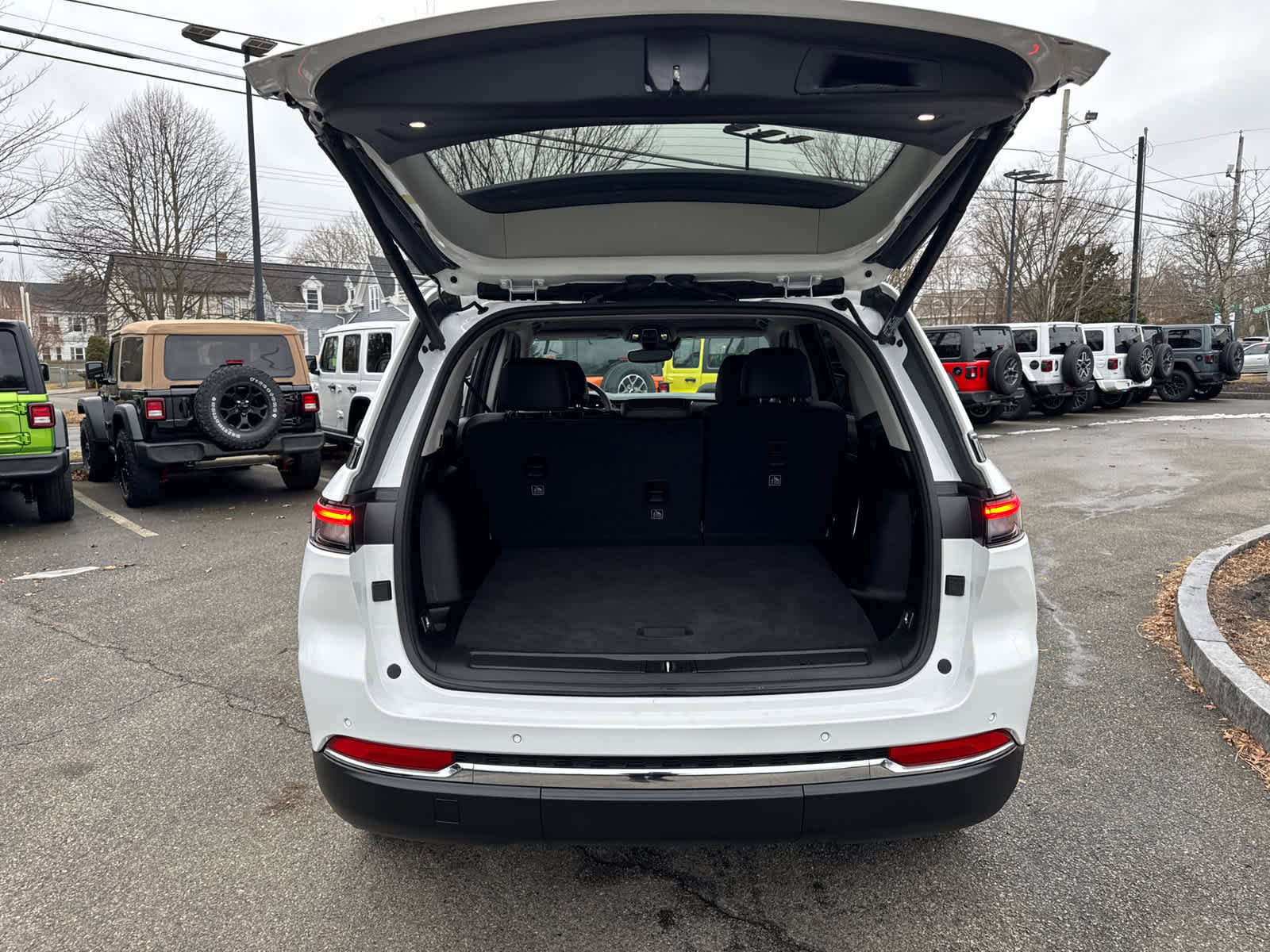 Used 2023 Jeep Grand Cherokee Limited w/ Trailer Tow Prep Group (B) image 38