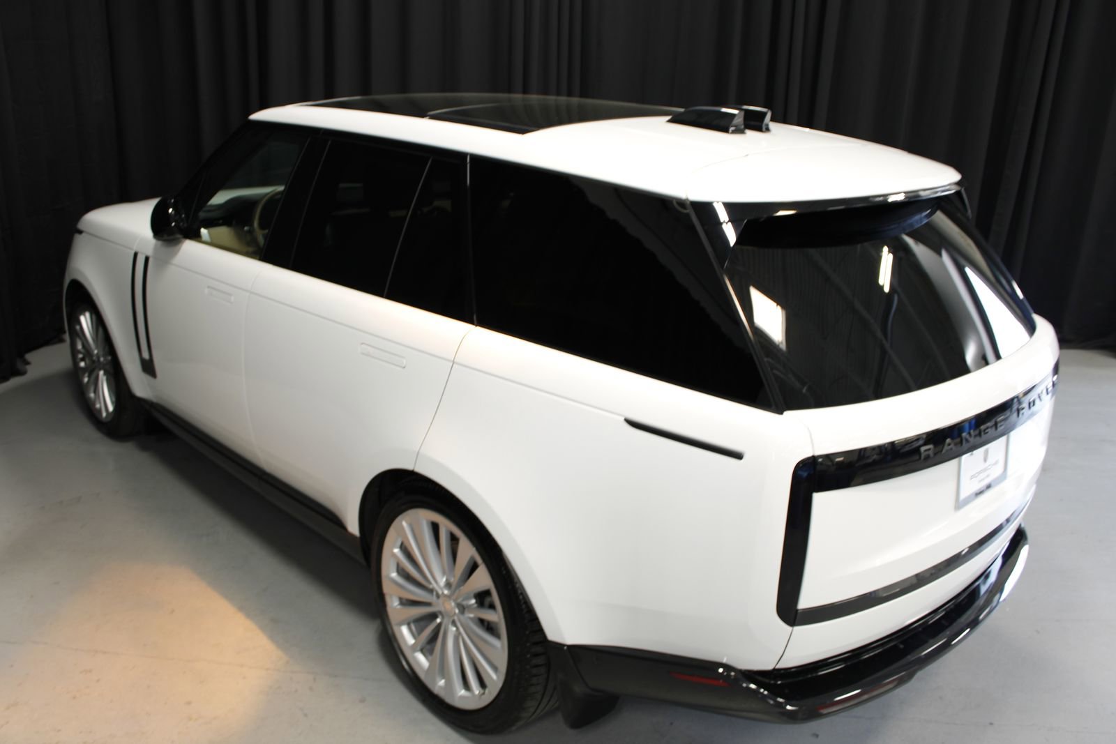 Used 2025 Land Rover Range Rover SE image 15