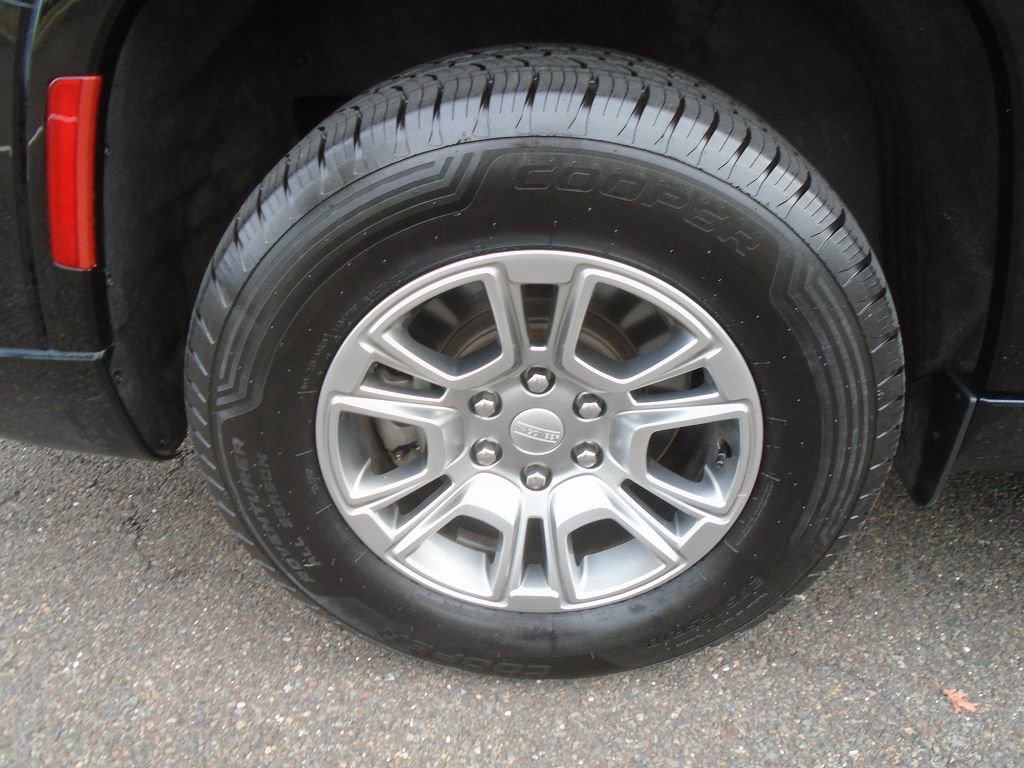 Used 2024 Jeep Wagoneer L Base image 18