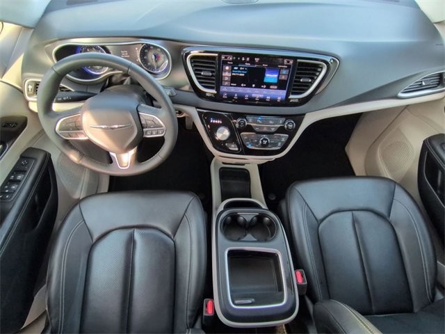Certified 2024 Chrysler Pacifica Touring-L image 27