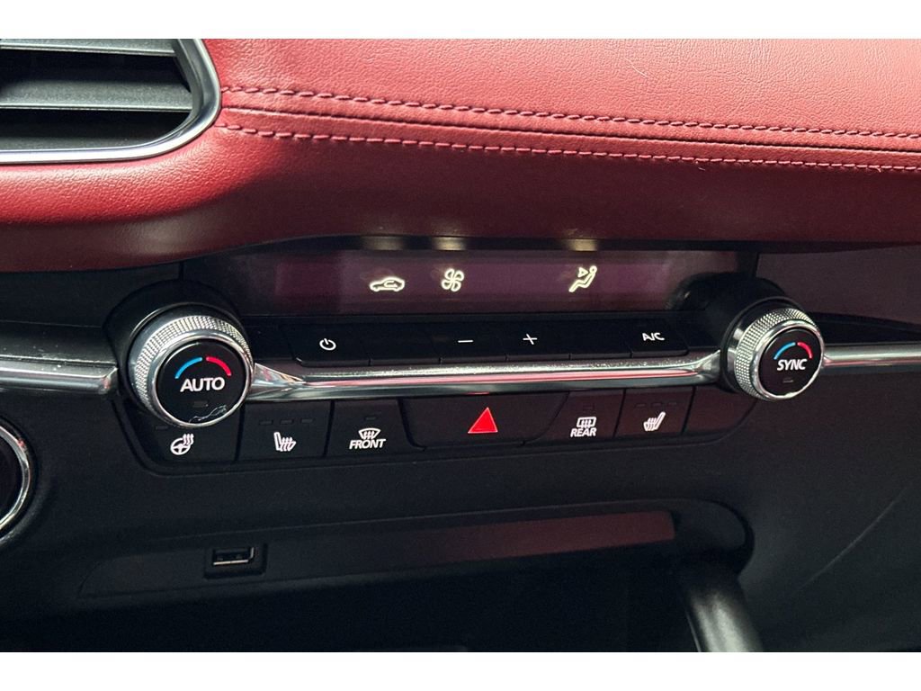 Used 2021 MAZDA MAZDA3 Hatchback w/Premium Plus Pkg image 23