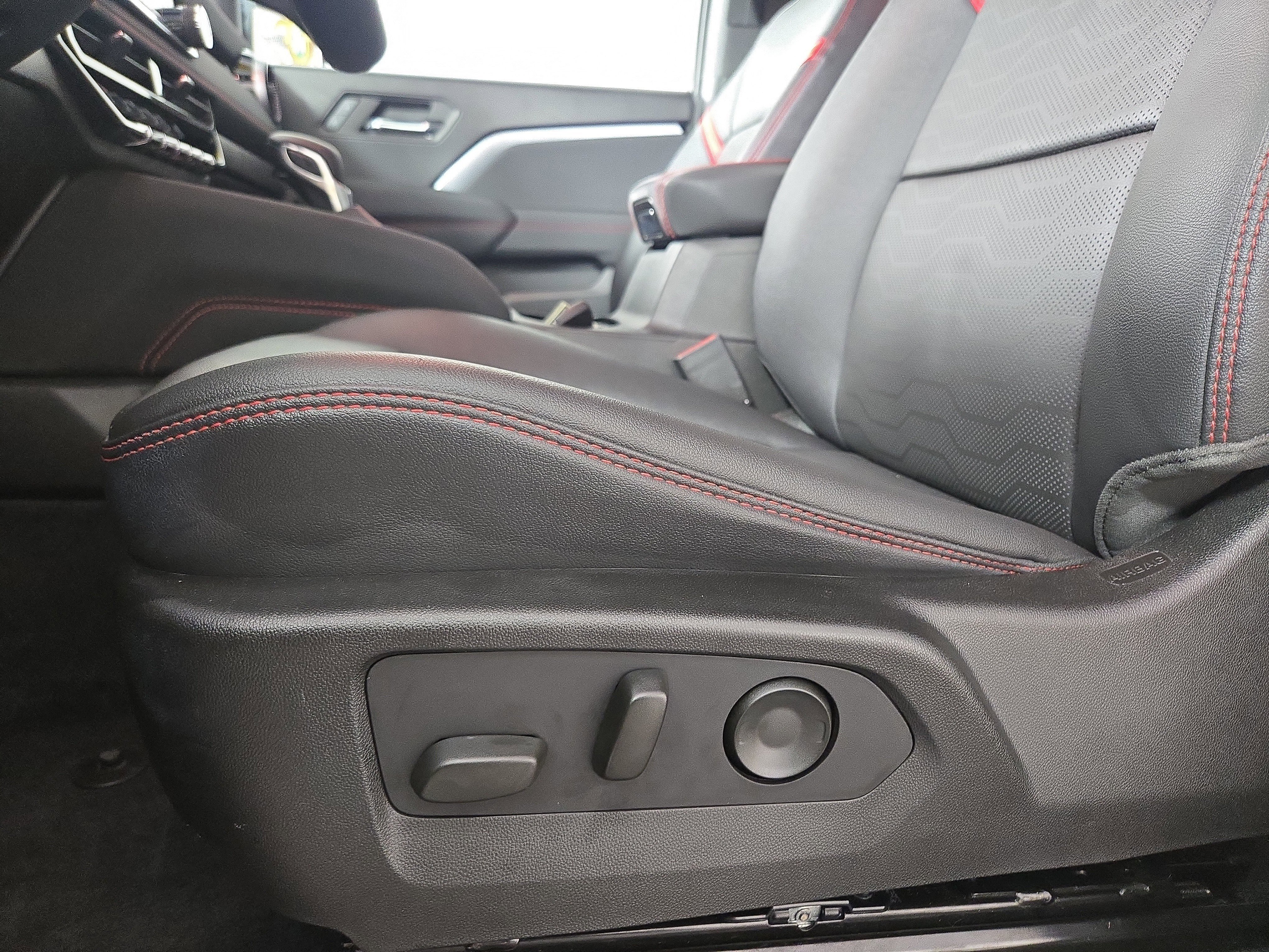 Certified 2024 Chevrolet Colorado Z71 w/ Z71 Convenience Package 2 image 30