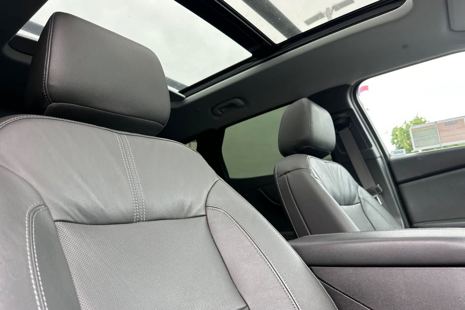 Used 2019 Chevrolet Blazer LT w/ Sun and Wheels Package FWD image 18