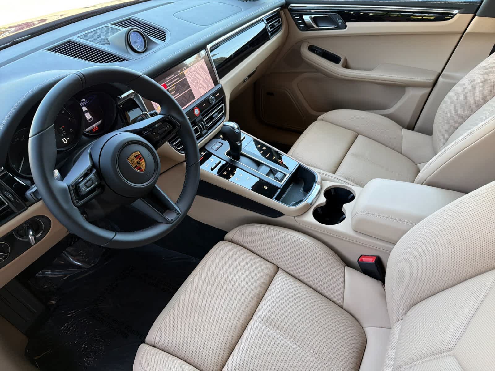 New 2026 Porsche Macan AWD/4WD image 4