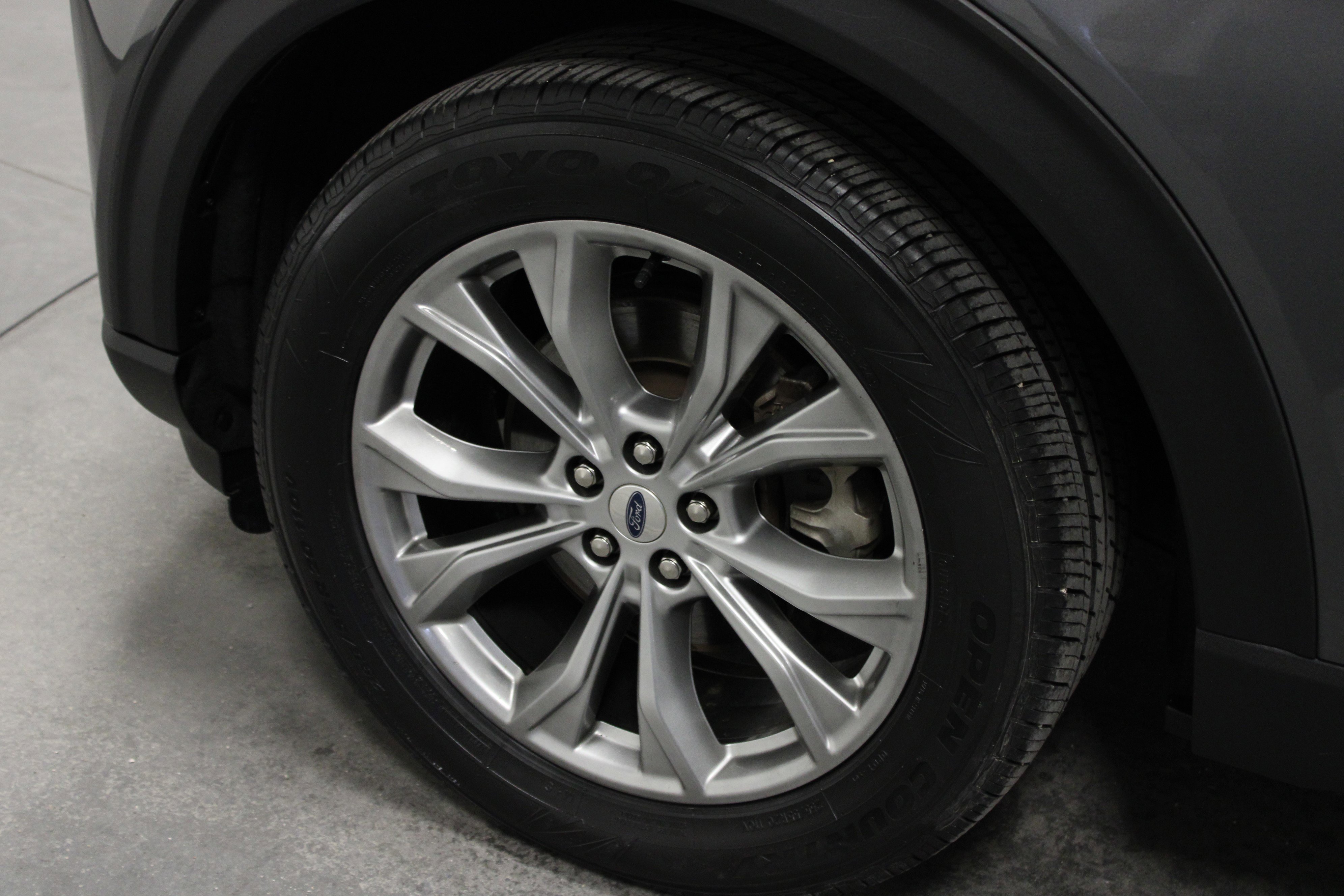 Used 2022 Ford Explorer XLT w/ Equipment Group 202A image 7