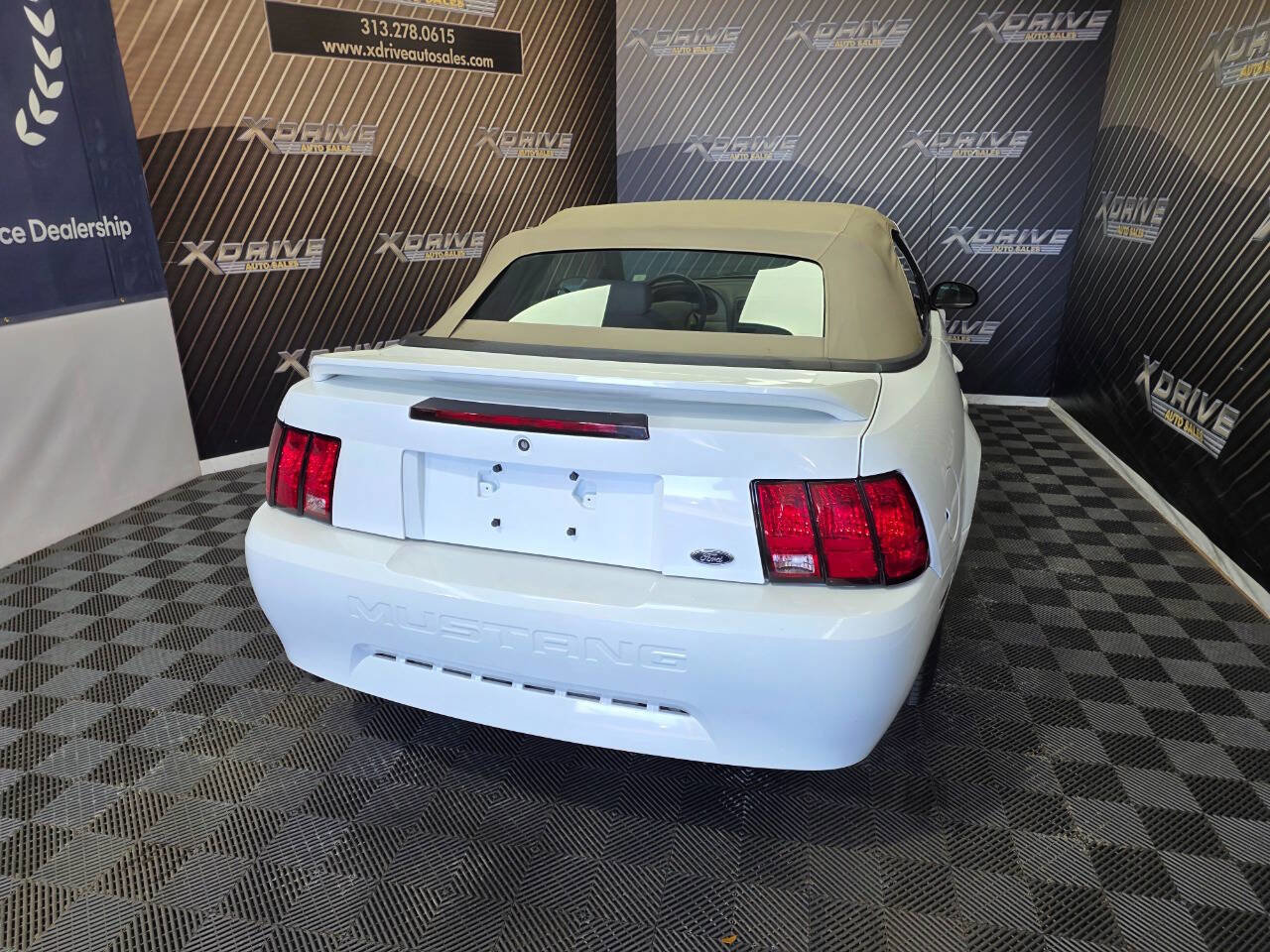 Used 2000 Ford Mustang Base 2dr Convertible RWD image 16