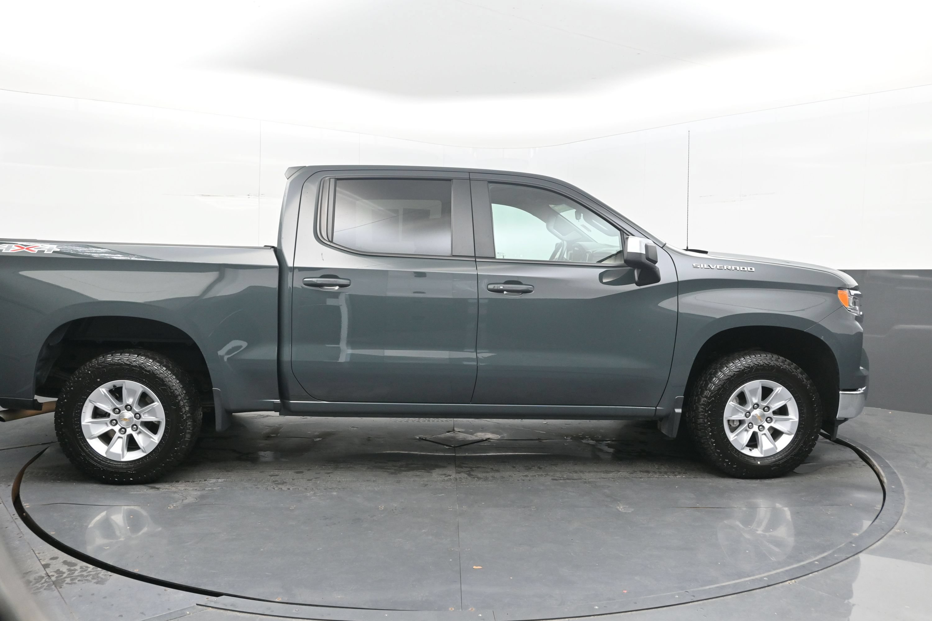 Used 2025 Chevrolet Silverado 1500 LT AWD/4WD image 10