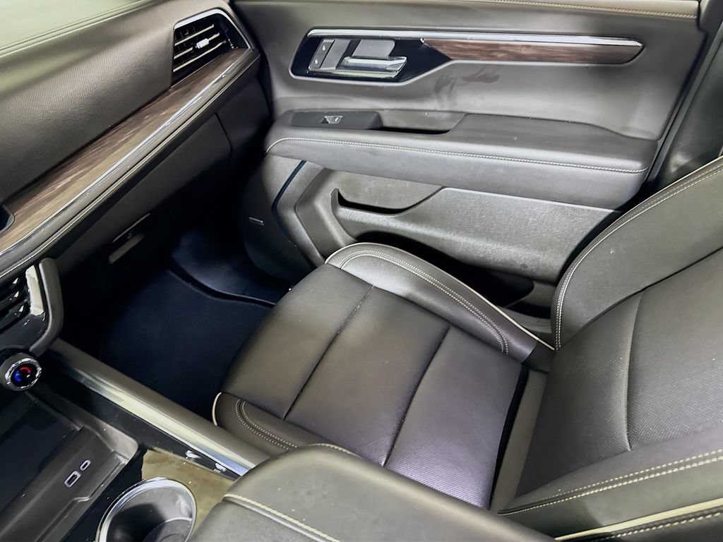 Certified 2025 Chevrolet Suburban Premier RWD image 22