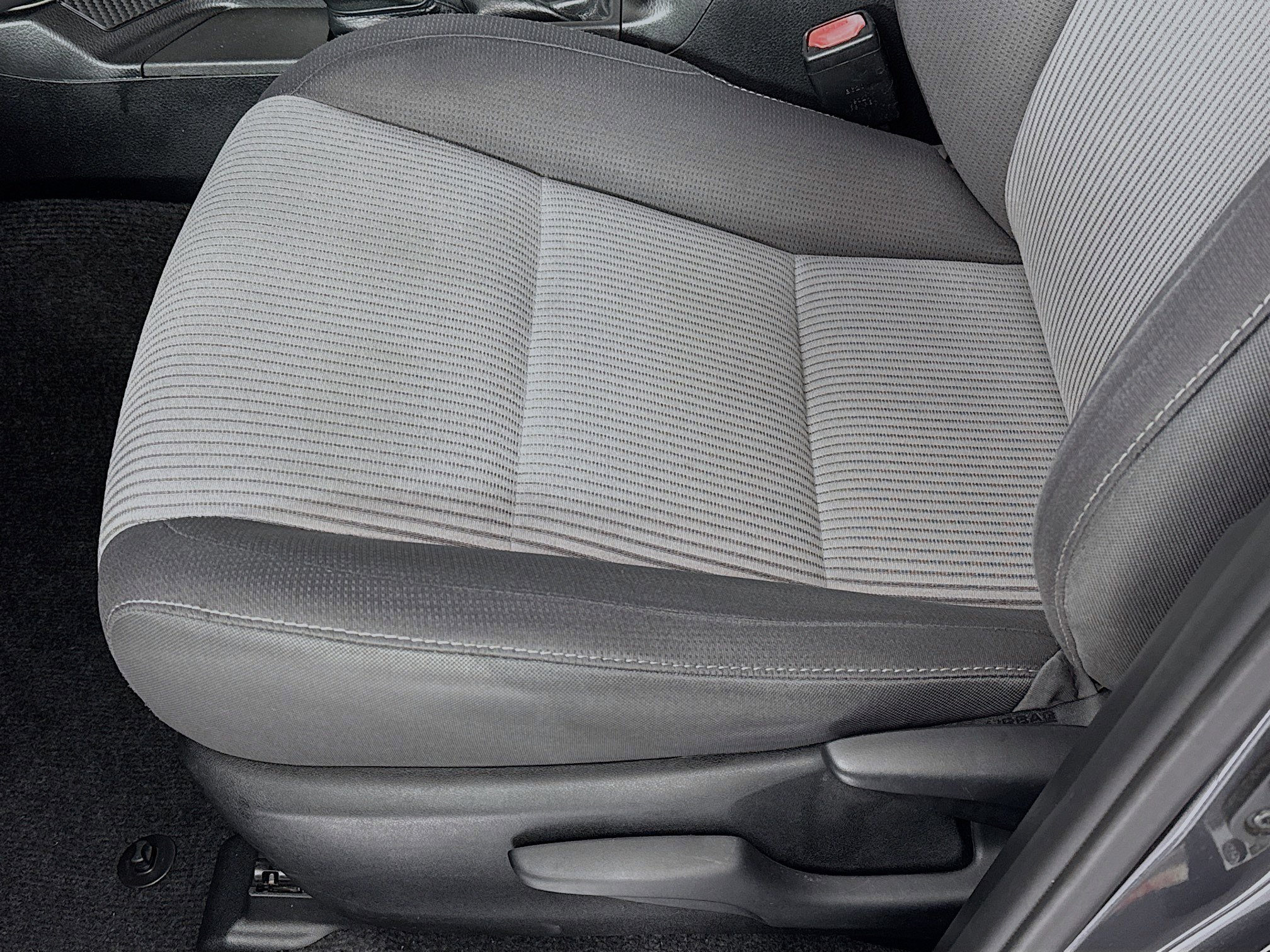 Used 2014 Toyota RAV4 XLE image 18