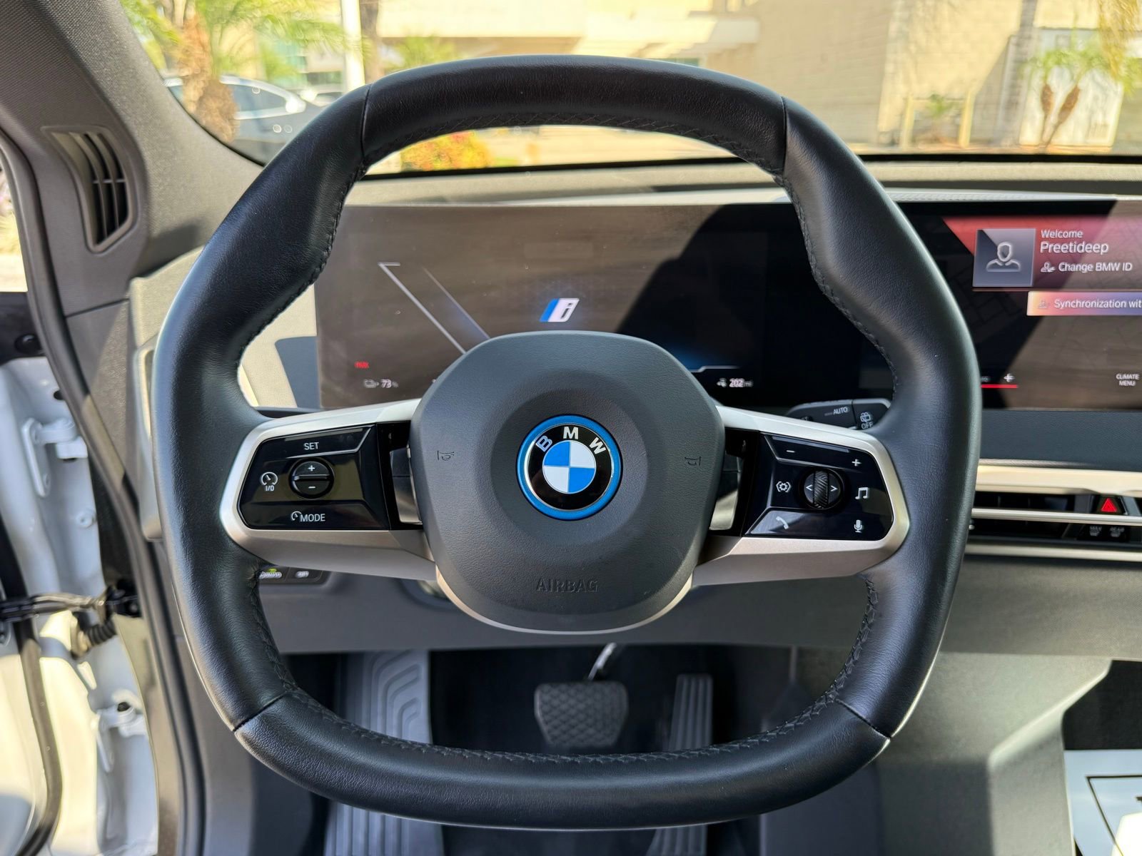 Used 2023 BMW iX xDrive50 w/ Sport Package image 24