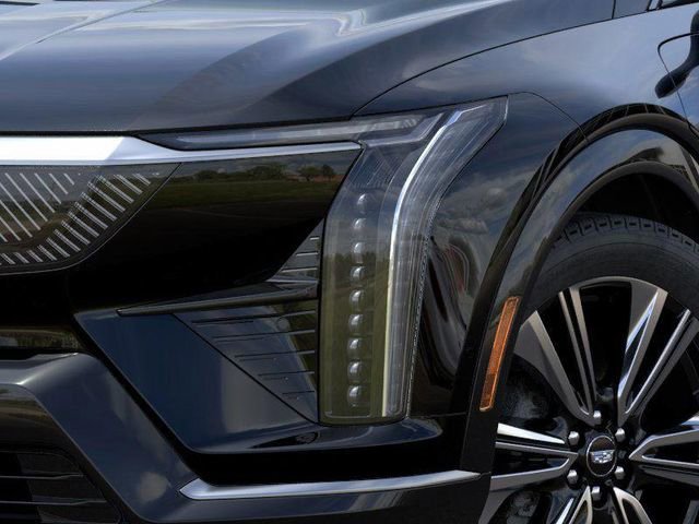 New 2025 Cadillac Optiq Luxury 2 image 10