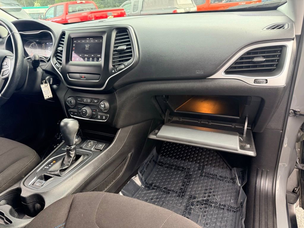 Used 2019 Jeep Cherokee Sport image 27