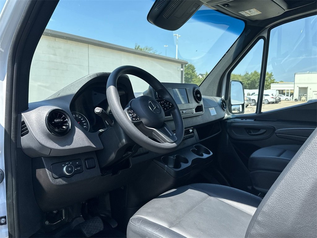 Used 2024 Mercedes-Benz Sprinter 2500 image 4