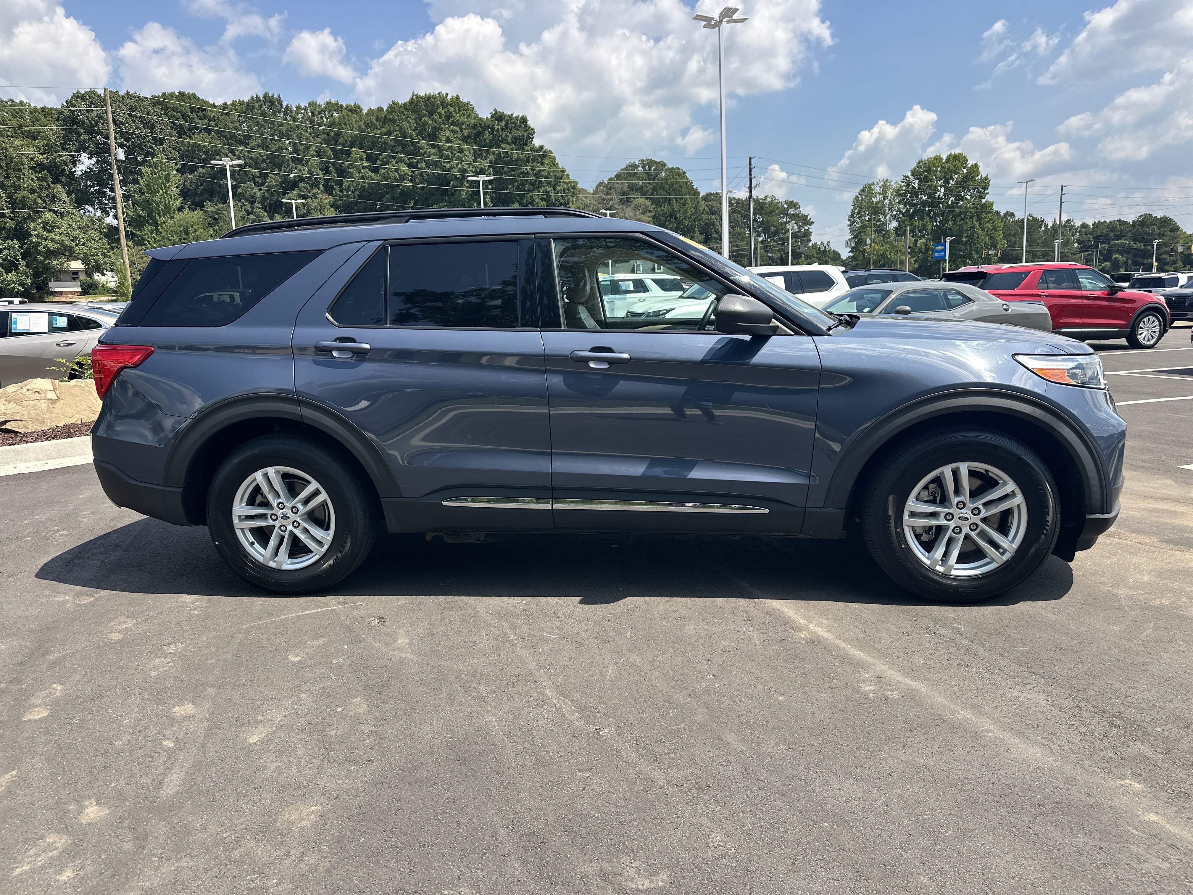 Used 2021 Ford Explorer XLT w/ Equipment Group 202A RWD image 9